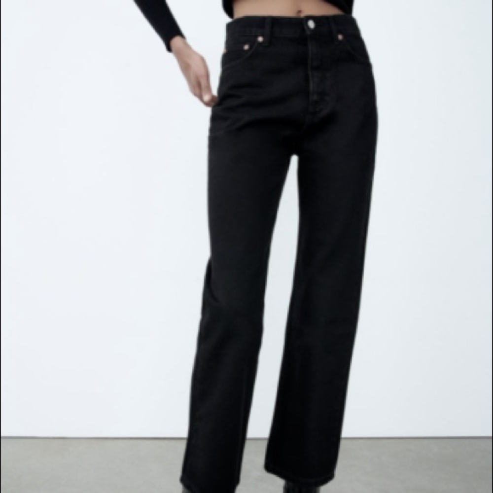 ZARA STRAIGHT JEANS